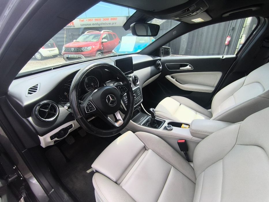 Mercedes A180, teto panorâmico, estofos em pele, 182000kms, Gasóleo, Excelente estado!! Desde 172€€