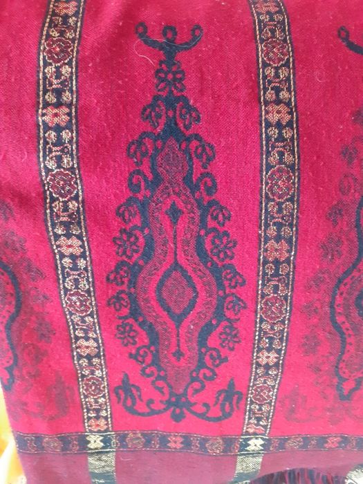 Шарфи палантини з натуральної тканини