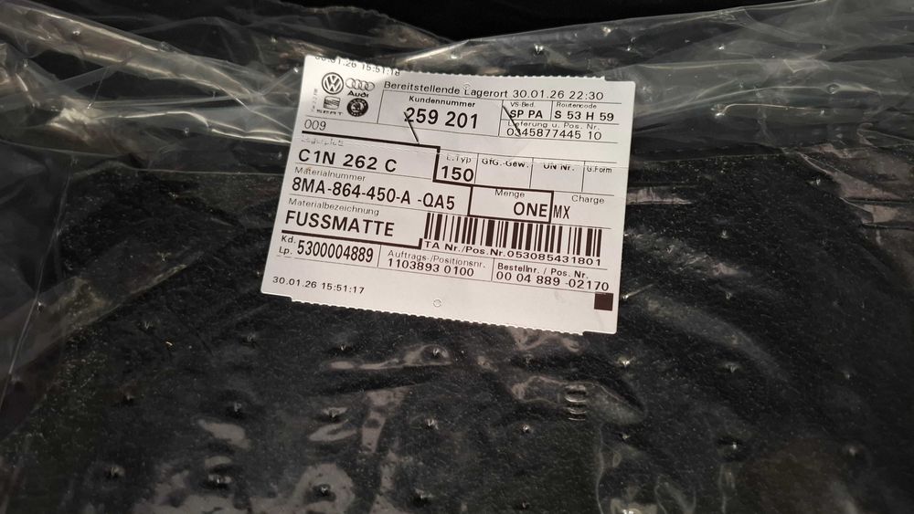 Dywaniki welurowe Audi OEM oryginalne Audi Q5 3gen 2025-, warte 900 PLN