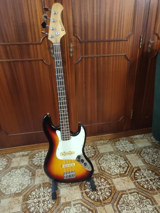 Guitarra baixo  DI MAVERY