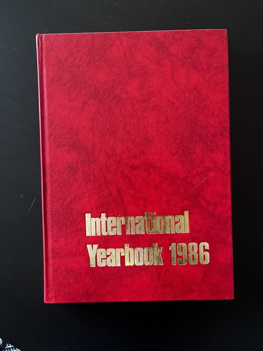 Livro “International Yearbook 1986”