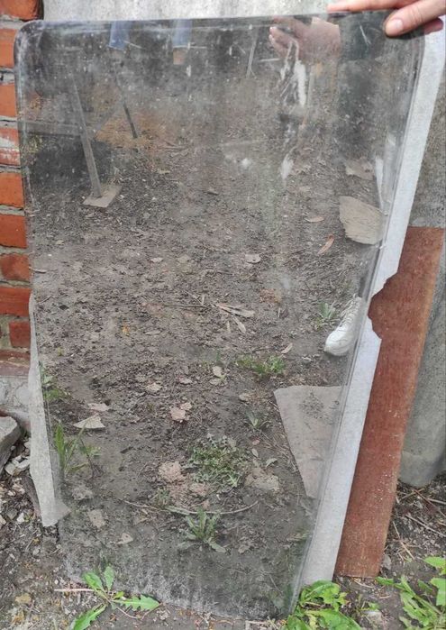 Заднє скло ретро автомобіля затемнене