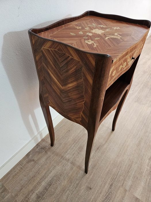 Mesinha apoio ou cabeceira