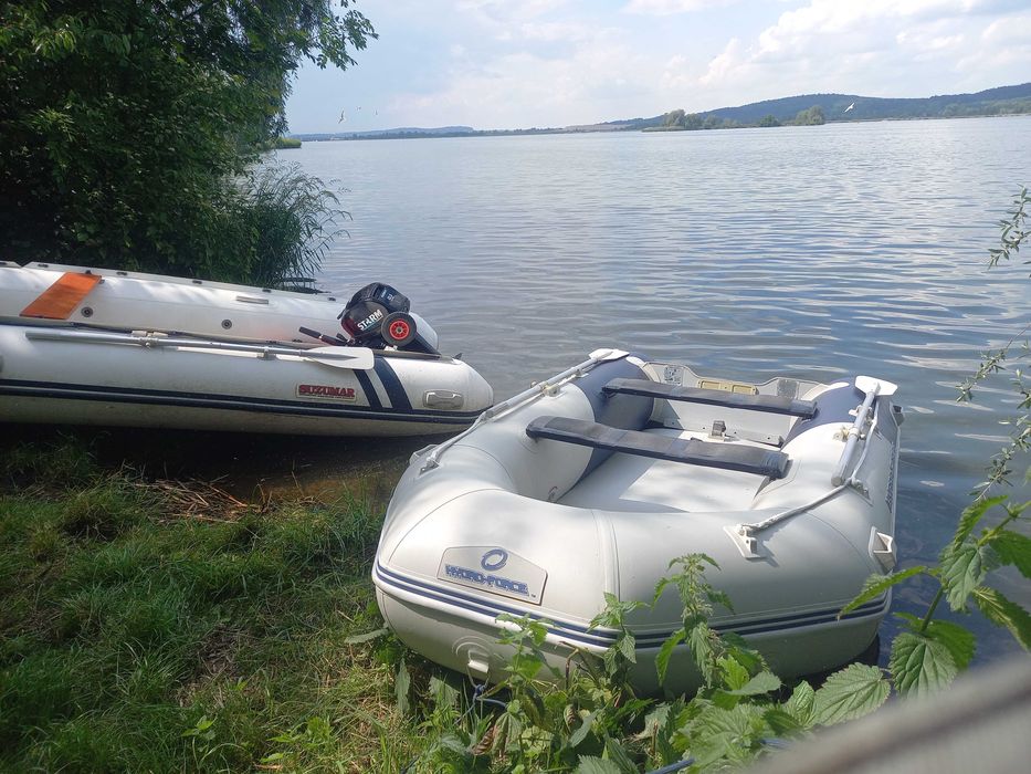 Ponton z silnikiem