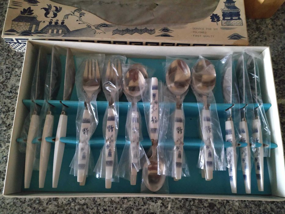 Faqueiro Branco e Azul.64584776834306120