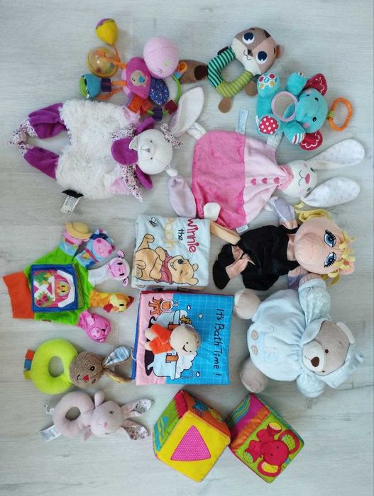Пакет дитячих ішрашок з народження: підвіски, комфортери, мякі книжки