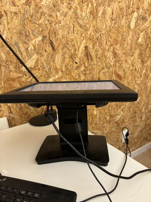 Conjunto de Torres Computador com Monitores