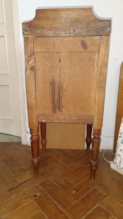 Mesa de cabeceira antiga