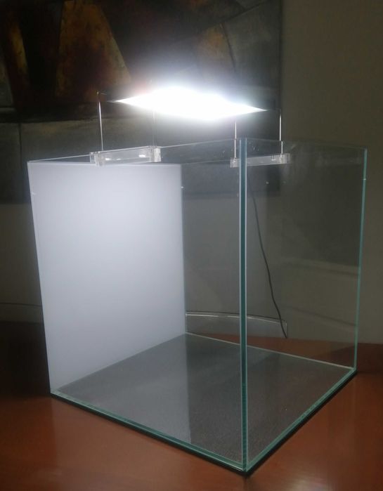 Aquário Cubo 64L (40cm) + Calha Twinstar 300E III WRGB (Estado Impecável)