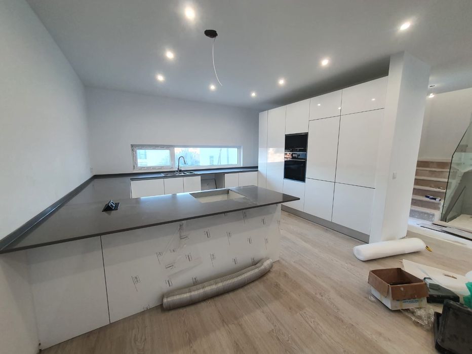 Carpintaria Mercenaria Móveis a medida cozinhas Roupeiros Remodelações