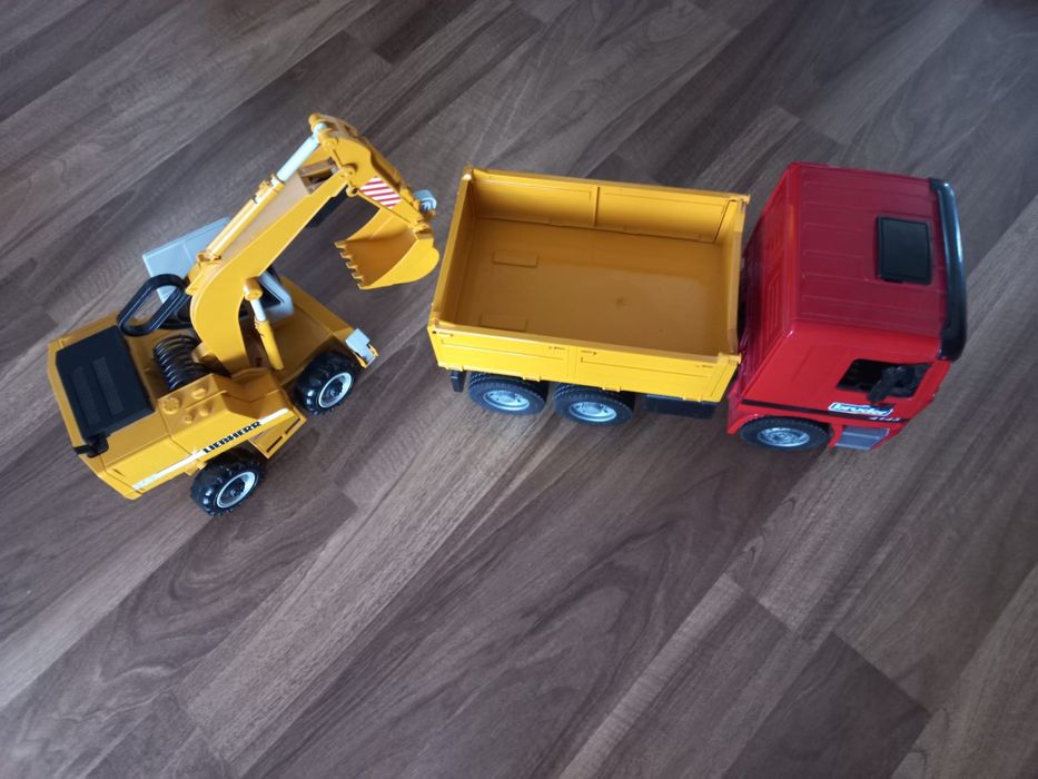 Zestaw 3 aut firmy Liebherr