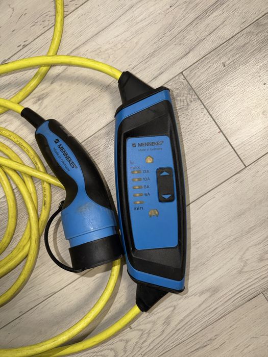 Oryg.  ładowarka hybryda plug-in elektryczne Smart Mercedes  Type 2