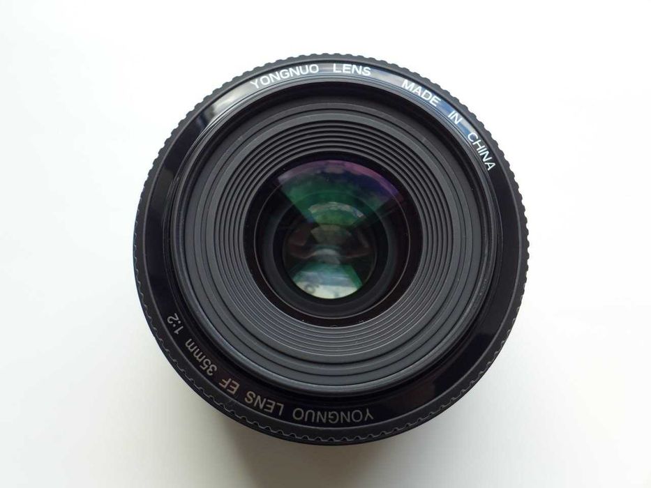 Объектив Yongnuo 35mm f/2.0 под байонет Canon EF / EF-S