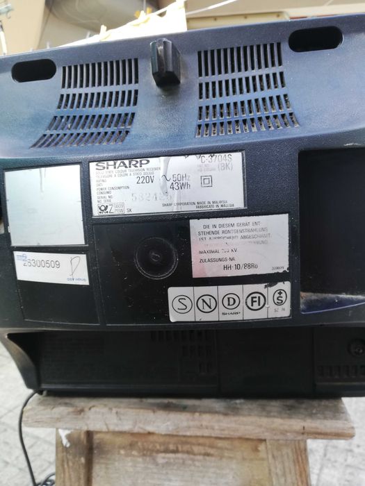 2 TVs TRC Sanyo e Sharp