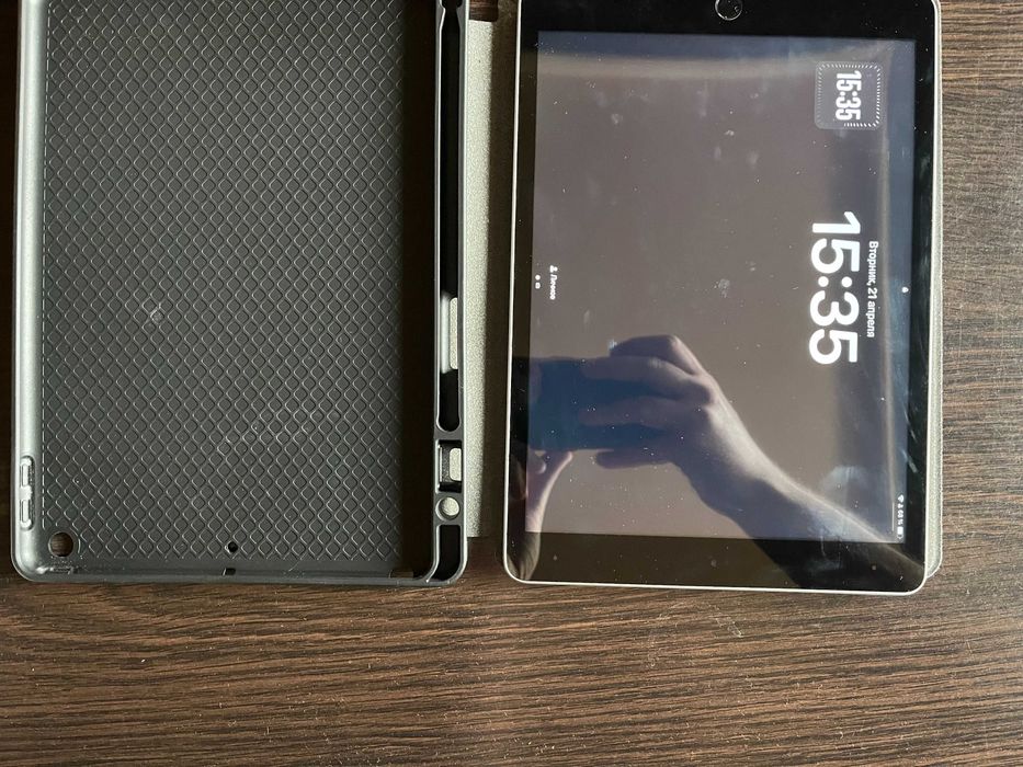 iPad 9 2021 64GB Wi-Fi плюс чехол