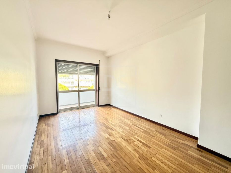 T3 com 154m² | 3 Varandas | Garagem Fechada | A 2 Passos do Metro e do