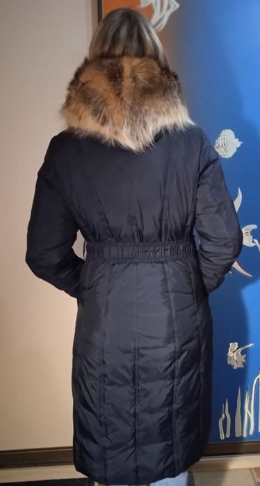 Пальто-пуховик капюшон мех енота, M(44-46) Б/У отличное состояние