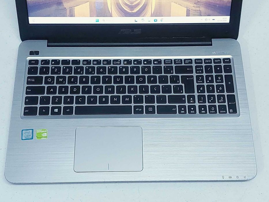 Asus i5 SSD 12Gb Ram Windows 11