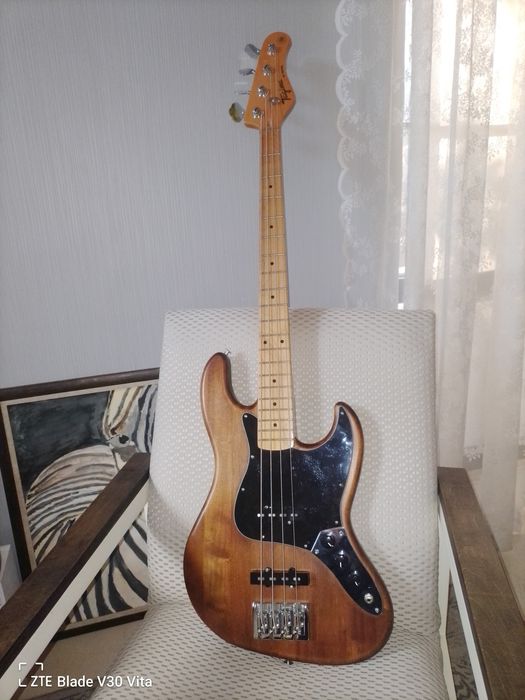 Продам бас гітари Tagima