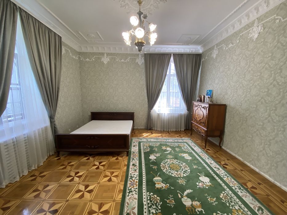 9 ст Б.Фонтана дом с бассейном