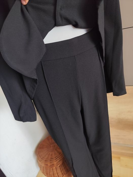 Czarny elegancki garnitur z szerokimi nogawkami r.44