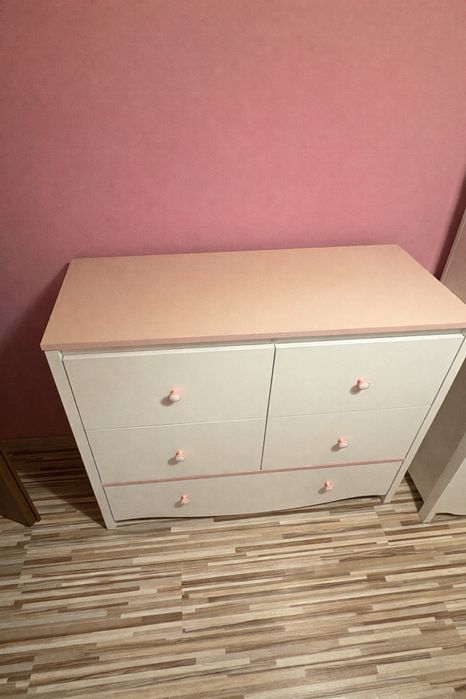 Zestaw mebli do pokoju dziecięcego / młodzieżowego – biało-różowe