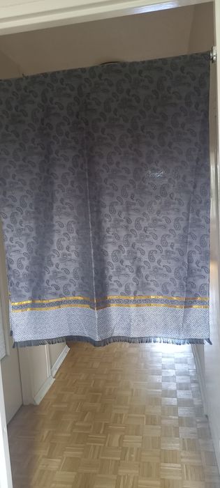 Cienki szalik 175×73 cm z oryginalnym wzorem