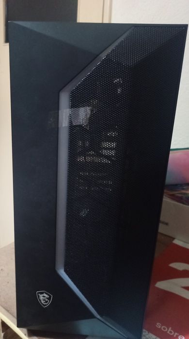 Caixa de pc MSI gaming com fonte de alimentação 650w