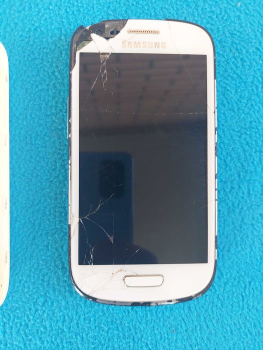 Смартфон Samsung Galaxy S3 III mini GT-I8190 на запчастини
