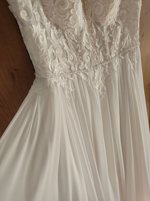 Suknia ślubna w stylu boho / romantycznym.