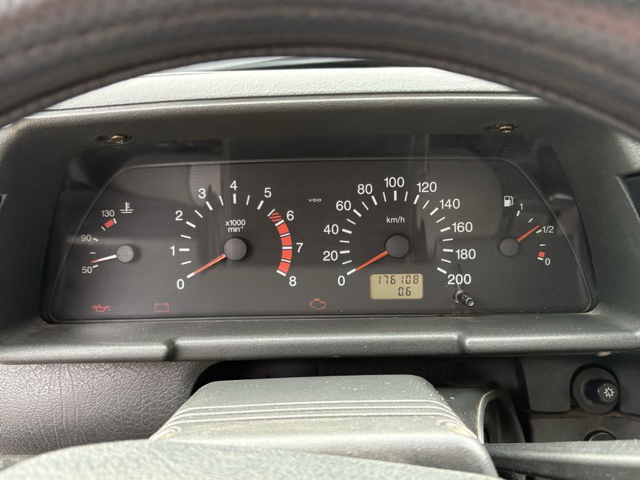 Автомобіль ВАЗ 21112