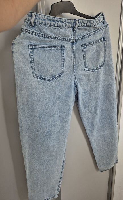 Damskie jeansy marki Avant