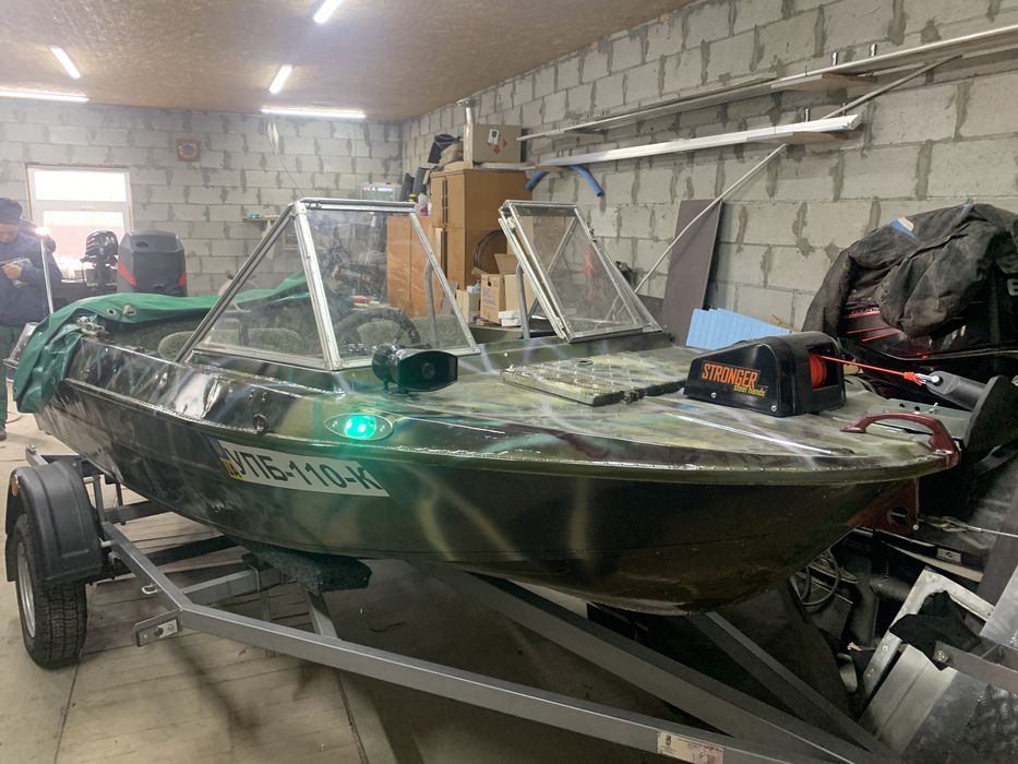 Лодка Крым с лодочным мотором Mercury 50+ новый лафет
