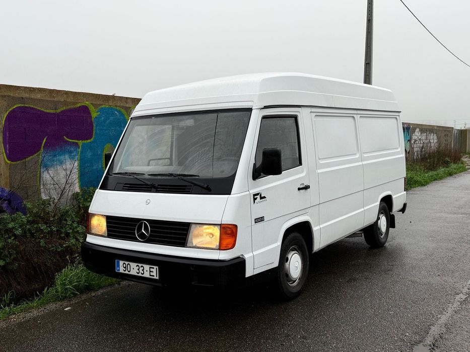 Mercedes-Benz MB100D