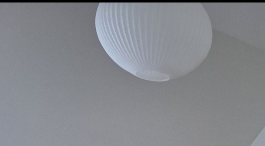 Lampa biala, ryflowana