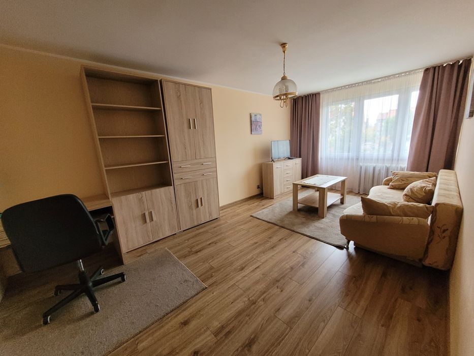 Wynajmę  2 pokojowe mieszkanie Centrum blok pierwsze piętro wolne od zaraz