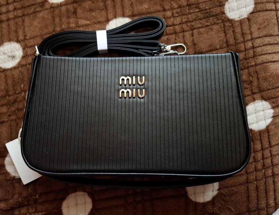 Сумка женская Miu Miu черная, вместительная Жіноча сумка Miu Miu чорна