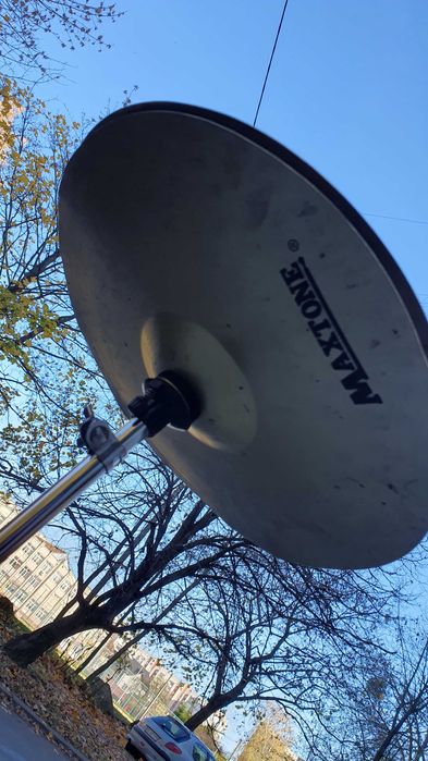 Музичні тарілки MAXTONE на стійці.