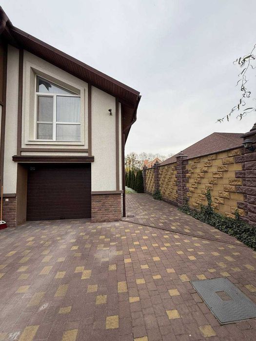 Продам добротний будинок на Агропереробці, з гаражем і ділянкою!