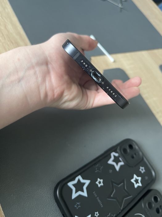 Telefon czarny iphone12