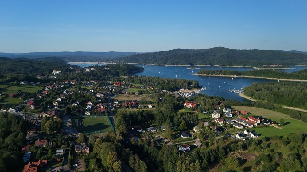 Usługi filmowania dronem