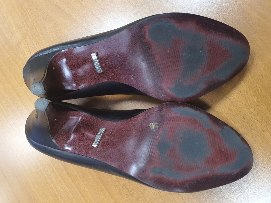 Czółenka 5th Avenue, czarne z bordową podeszwą, rozmiar 39