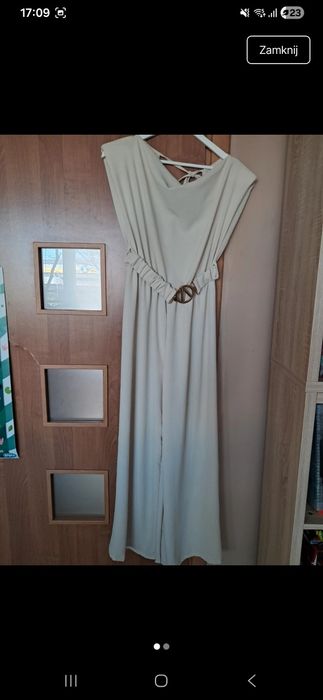 Jasnobezowy kombinezon