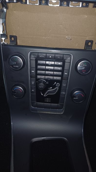 Panel klimatyzacji climatronic ramka volvo v60 l 10-13