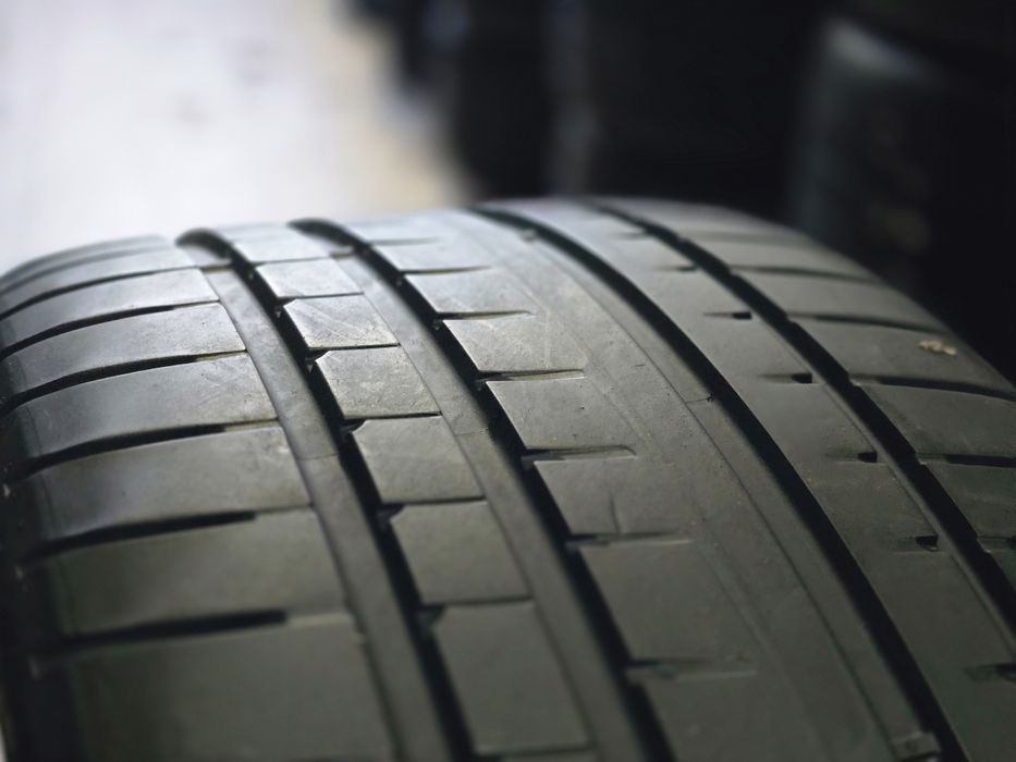 Pneus 275/30 R20 RFT