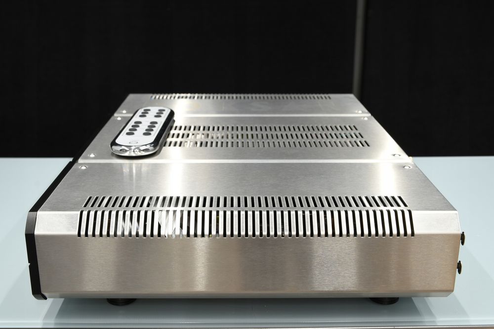 wzmacniacz stereo Stereo Roksan Caspian M2 + pilot w świetnym stanie!