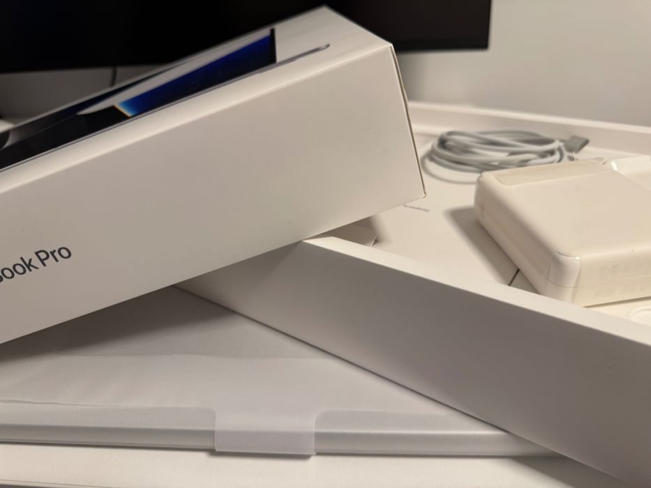 MacBook Pro 16" (2021) M1 Pro, RAM 16GB, SSD 512GB, com caixa