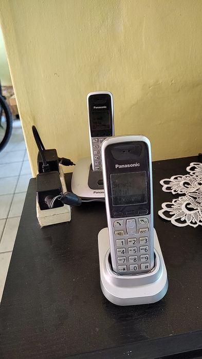Sprzedam telefon stacjonarny Panasonic KX-TG6411PD dwie słuchawki