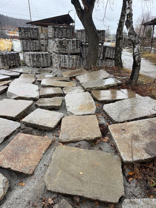 Płyty granitowe chodnikowe, ciosane, stare z rozbiórki