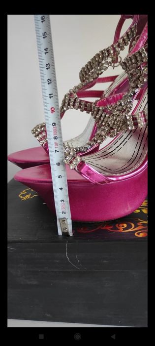 Fuksjowy metaliczne szpilki z kryształkami high heels lato